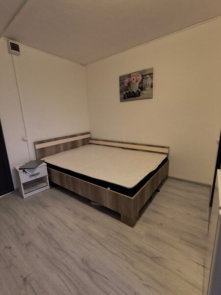 Sector 4, 7 min pe jos Metrou Dimitrie Leonida