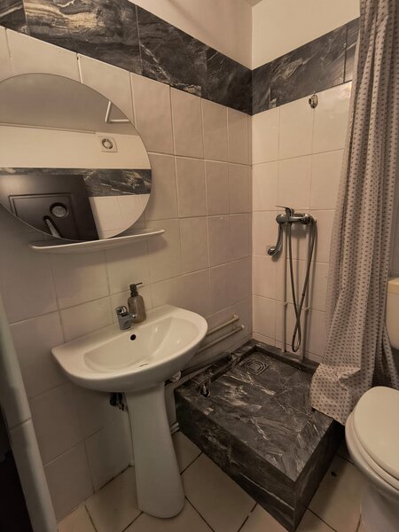 Sector 4, 7 min pe jos Metrou Dimitrie Leonida