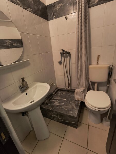 Sector 4, 7 min pe jos Metrou Dimitrie Leonida